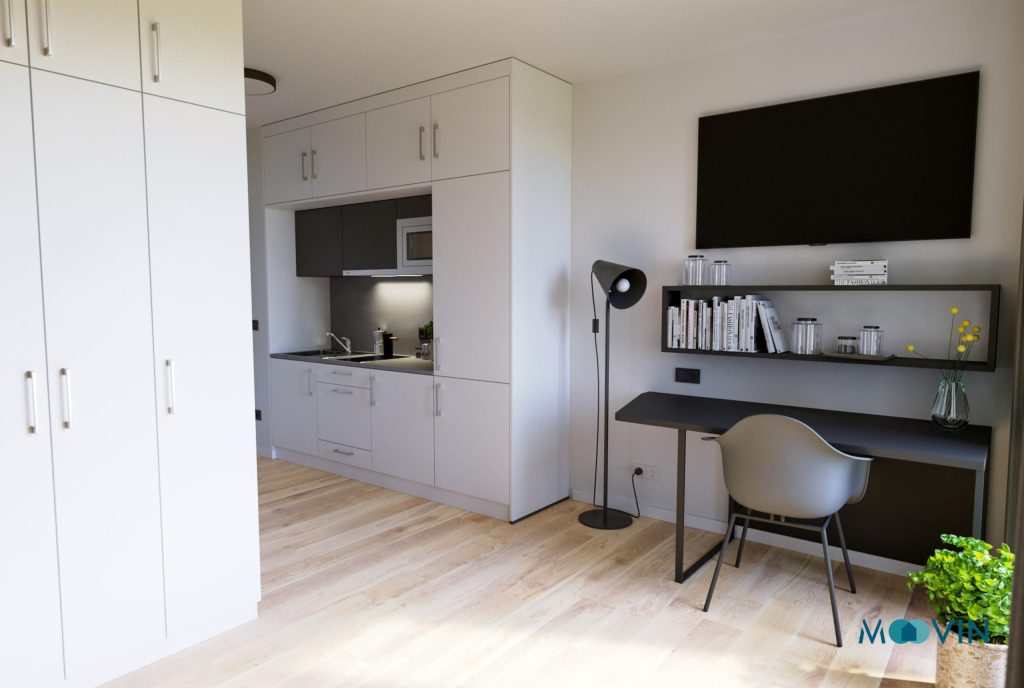 Arbeitsplatz mit TV und Regalen – Hamburg – RBO. Quartiersentwicklung