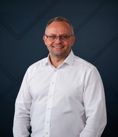 Porträt von Robin Köppl, Montageleitung bei Gerstenberg Living
