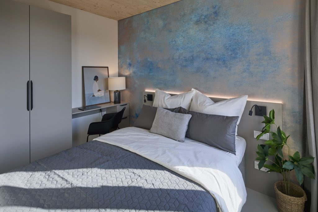 Schlafbereich mit Doppelbett – Holzkirchen – Hoki Living