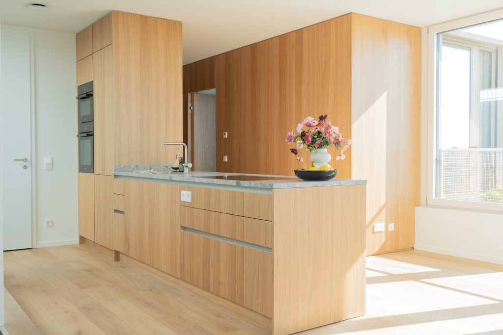 Kitchen island and built-in cabinets – Munich – Meiller Gärten