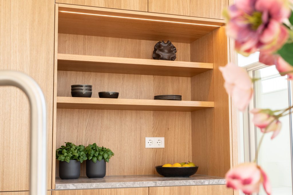 Open built-in shelving – Munich – Meiller Gärten