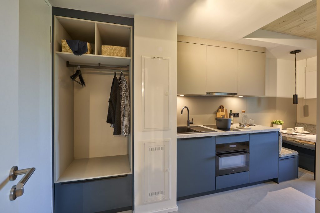 Entrance area and kitchenette – Holzkirchen – Hoki Living