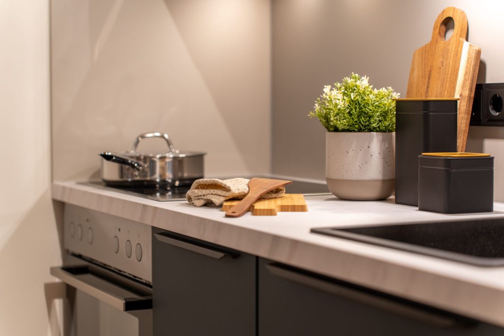 Kitchenette with a hob – Holzkirchen – Hoki Living