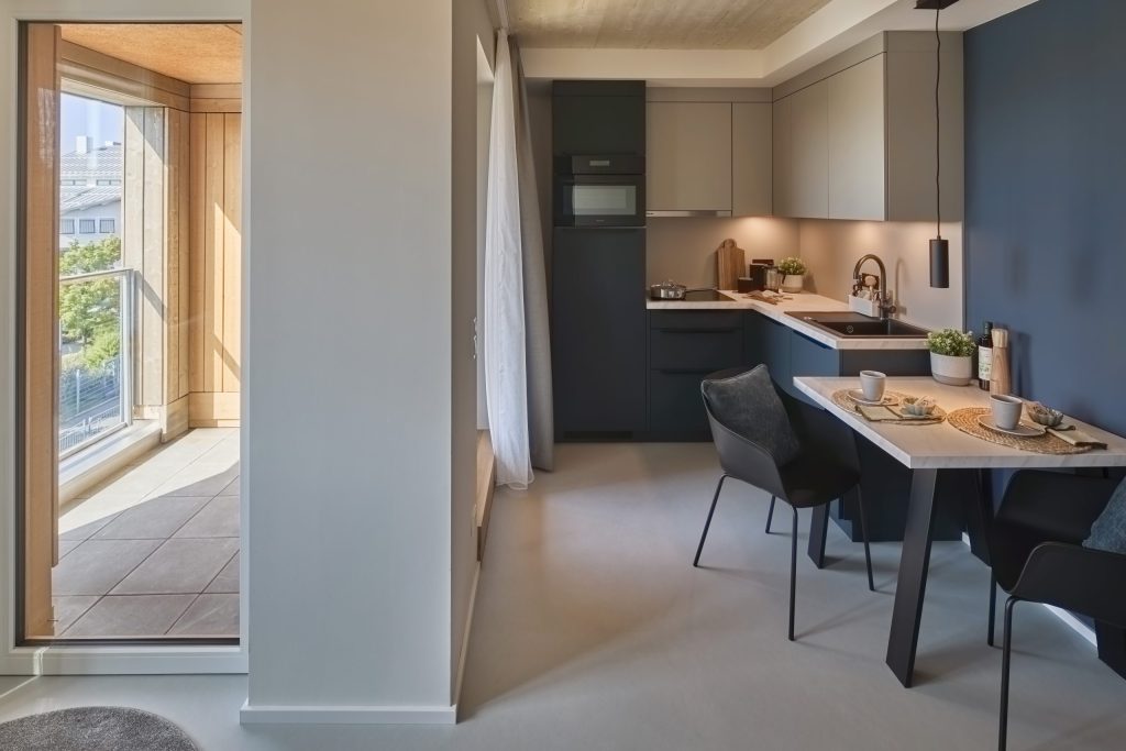 Kitchenette and dining space – Holzkirchen – Hoki Living