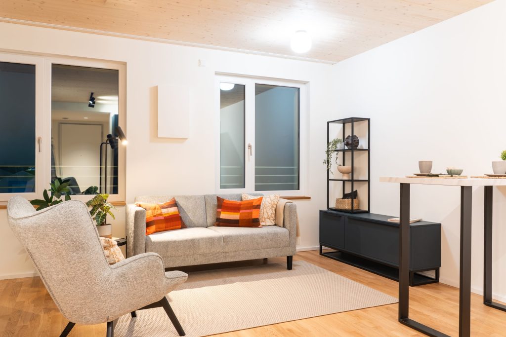 Living area with a sofa – Holzkirchen – Hoki Living