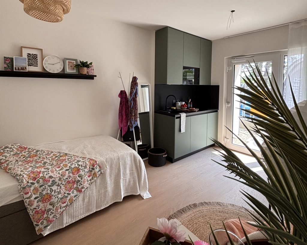 Apartment mit Bett und Küchenzeile – Augsburg – Apartments