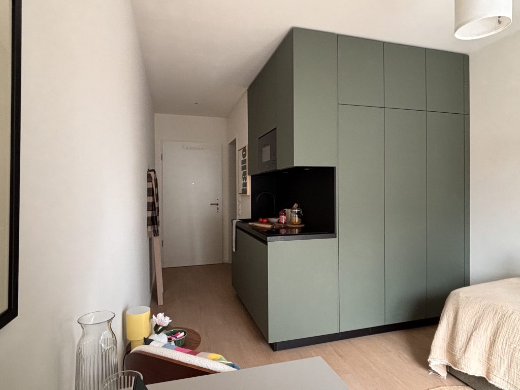 Schrankbett und Küchenzeile – Augsburg – Apartments