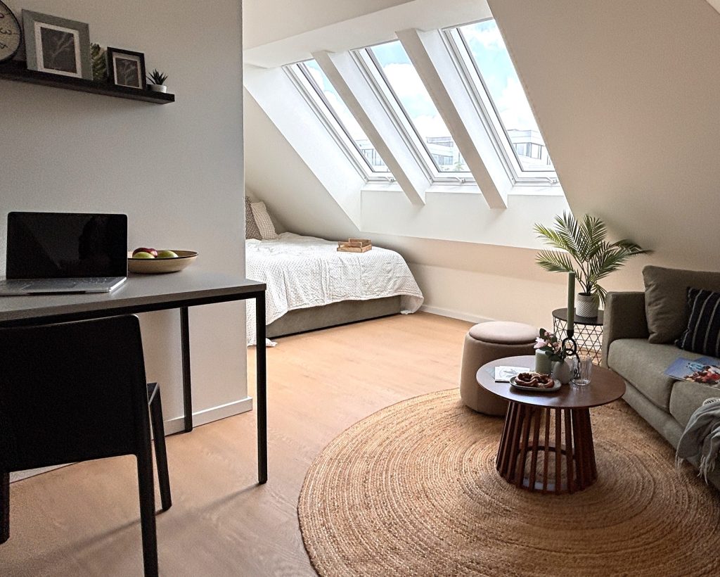 Wohnbereich mit Sofa – Augsburg – Apartments